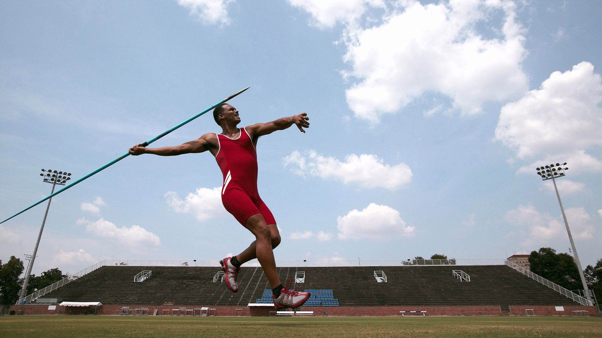 国足失误频发球员数据追踪模型,国足总结失败 低估对手