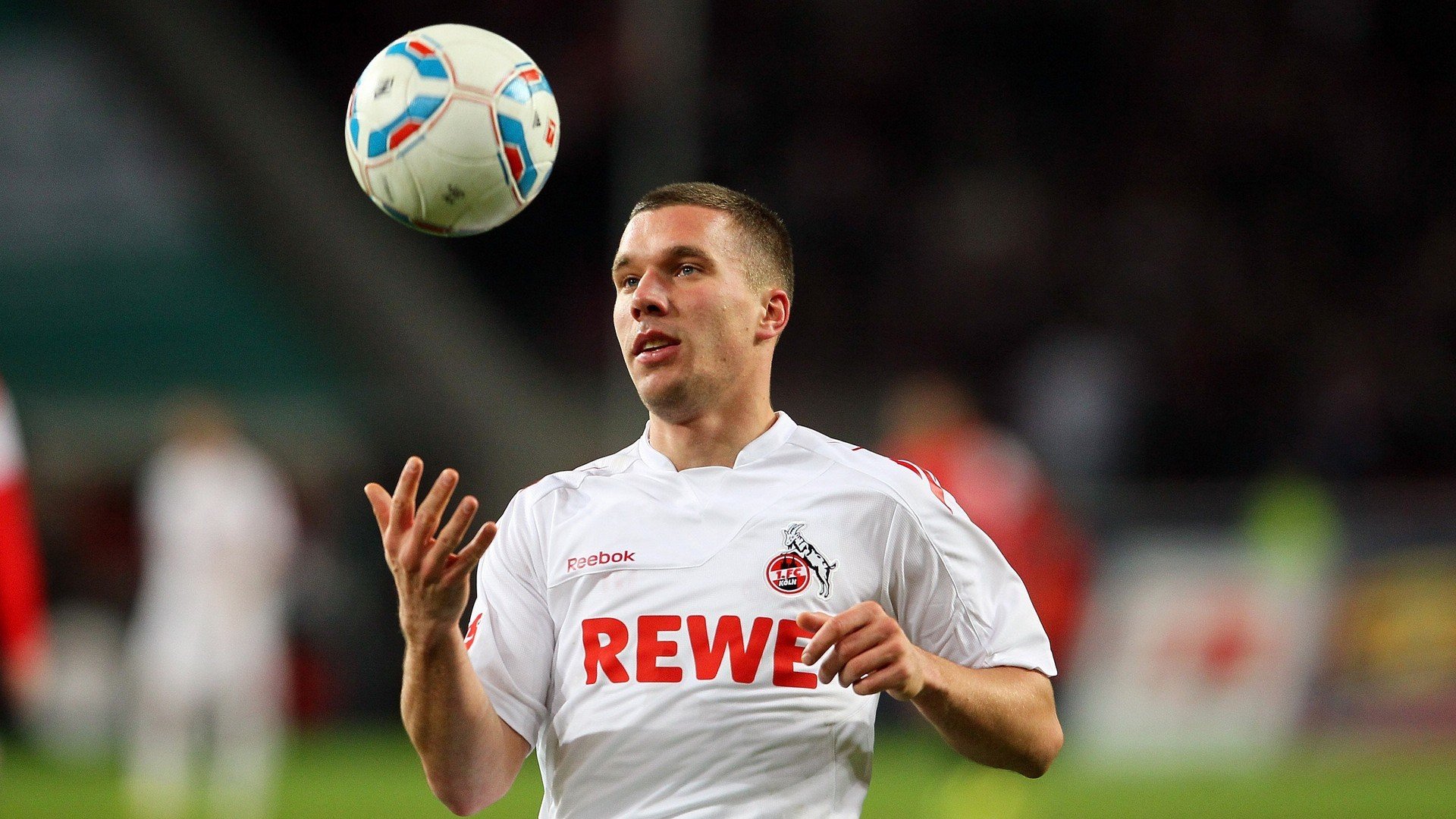 基：全黑队防线的“支柱”，每次挑战都能化险为夷